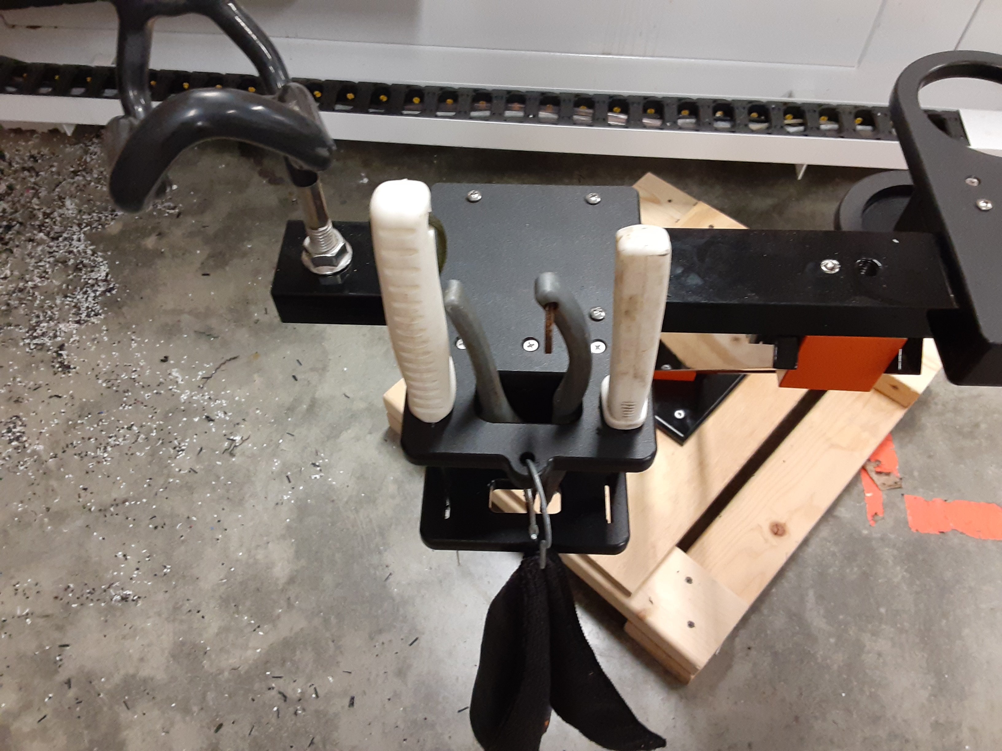 Mul-t-bar tool holder