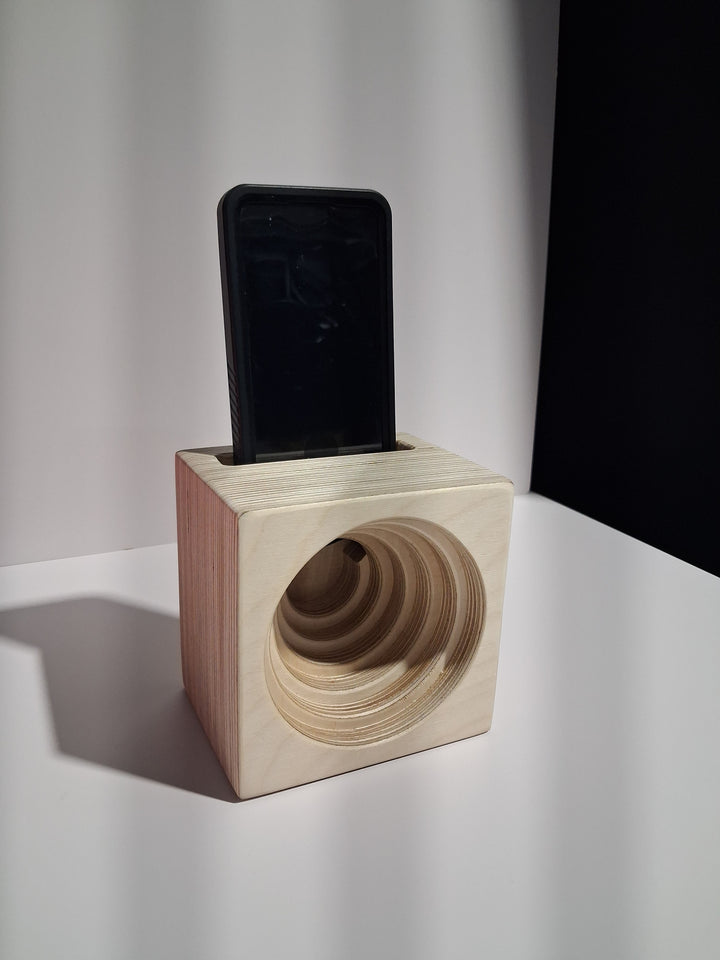 The Phamp -- Wood phone speaker amplifier