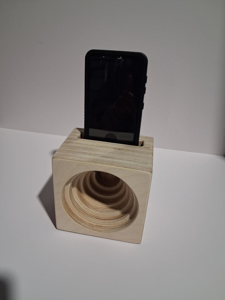 The Phamp -- Wood phone speaker amplifier